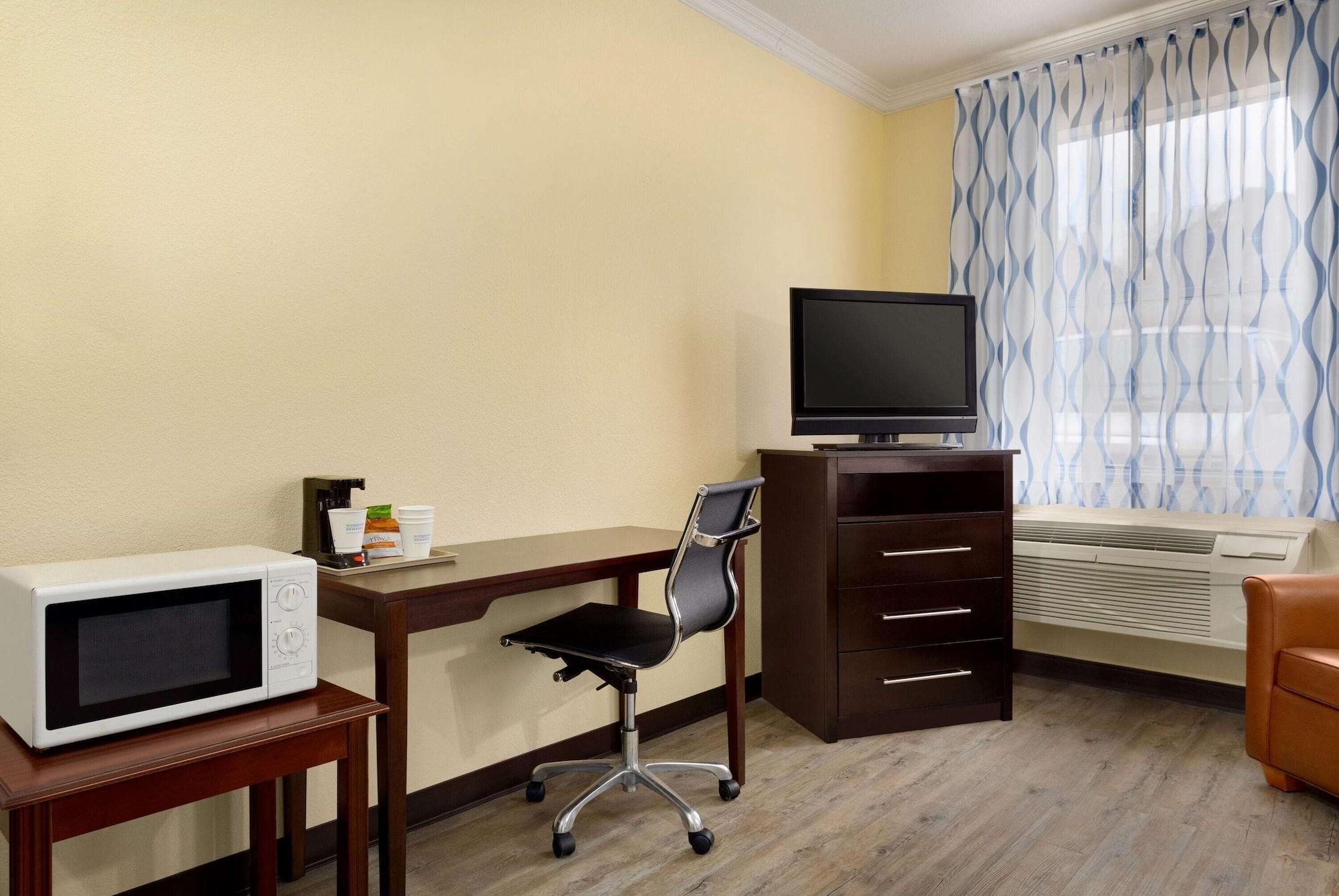 Days Inn & Suites By Wyndham Dfw Airport South-Euless Εξωτερικό φωτογραφία