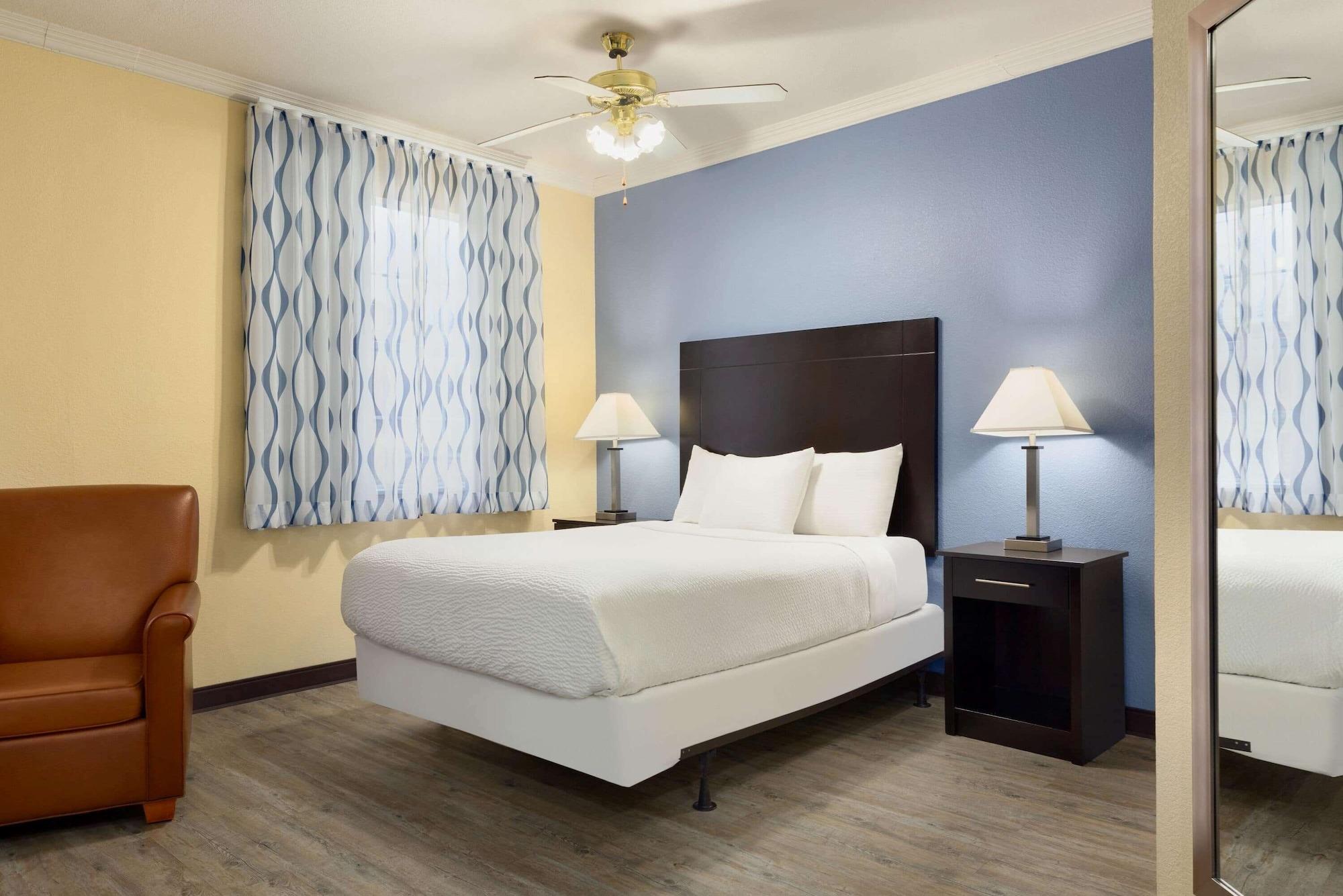 Days Inn & Suites By Wyndham Dfw Airport South-Euless Εξωτερικό φωτογραφία