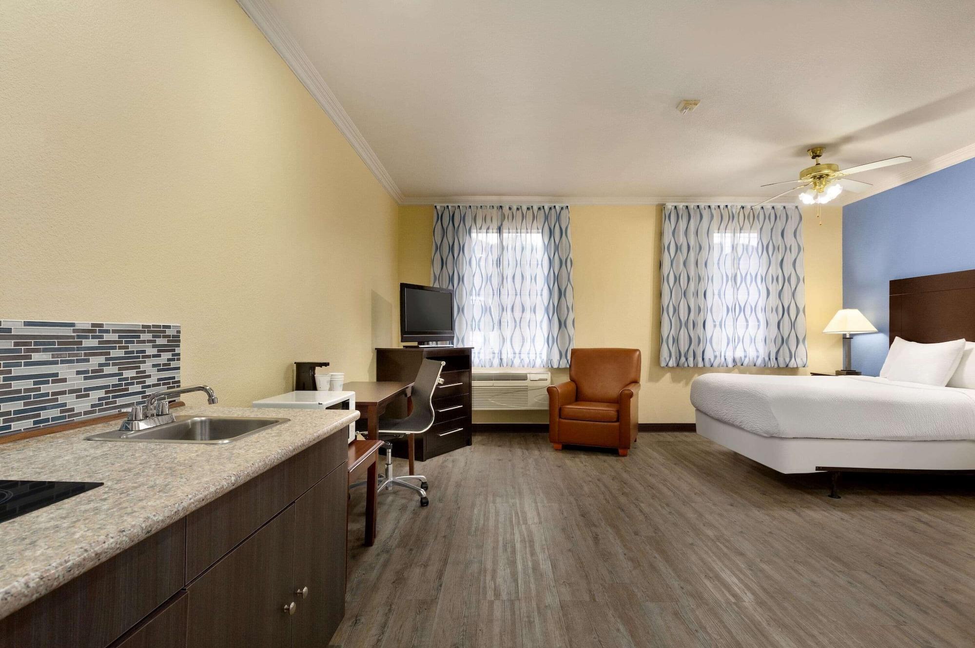 Days Inn & Suites By Wyndham Dfw Airport South-Euless Εξωτερικό φωτογραφία